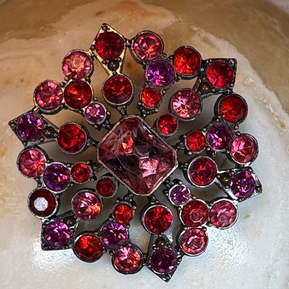 Liz Claiborne Signed Vintage Pink and Red Rhinestone Starburst Brooch - Picture 3 of 8